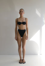 Load image into Gallery viewer, Hang Glider Maxi Nervura Detail Ilhós Bikini Bottom  - Black