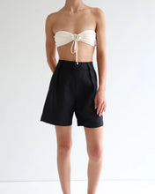 Load image into Gallery viewer, Pleated Bermuda Shorts Bottom - Black Linen