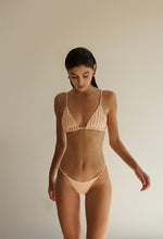 Load image into Gallery viewer, Maxi Nervura Triangle Bikini Top - Peach