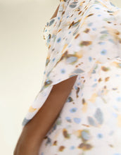 Load image into Gallery viewer, Kimono - White Floral