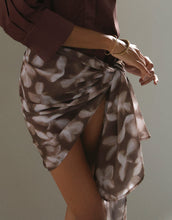 Load image into Gallery viewer, Pareo Bottom - Brown Floral