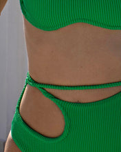 Load image into Gallery viewer, Tanga Recorte Arredondado - Emerald green